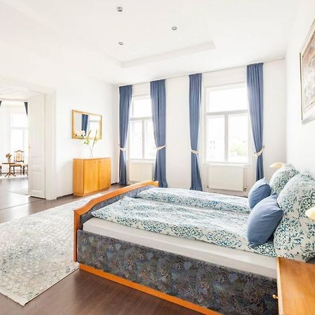 Charming Spacious Apartment Вена Экстерьер фото