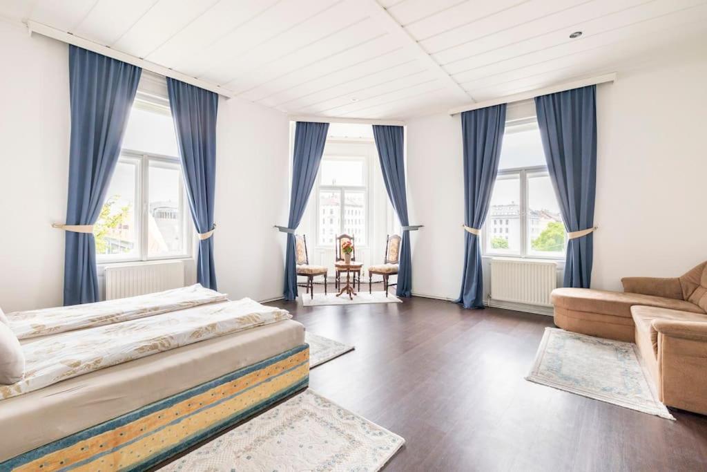Charming Spacious Apartment Вена Экстерьер фото