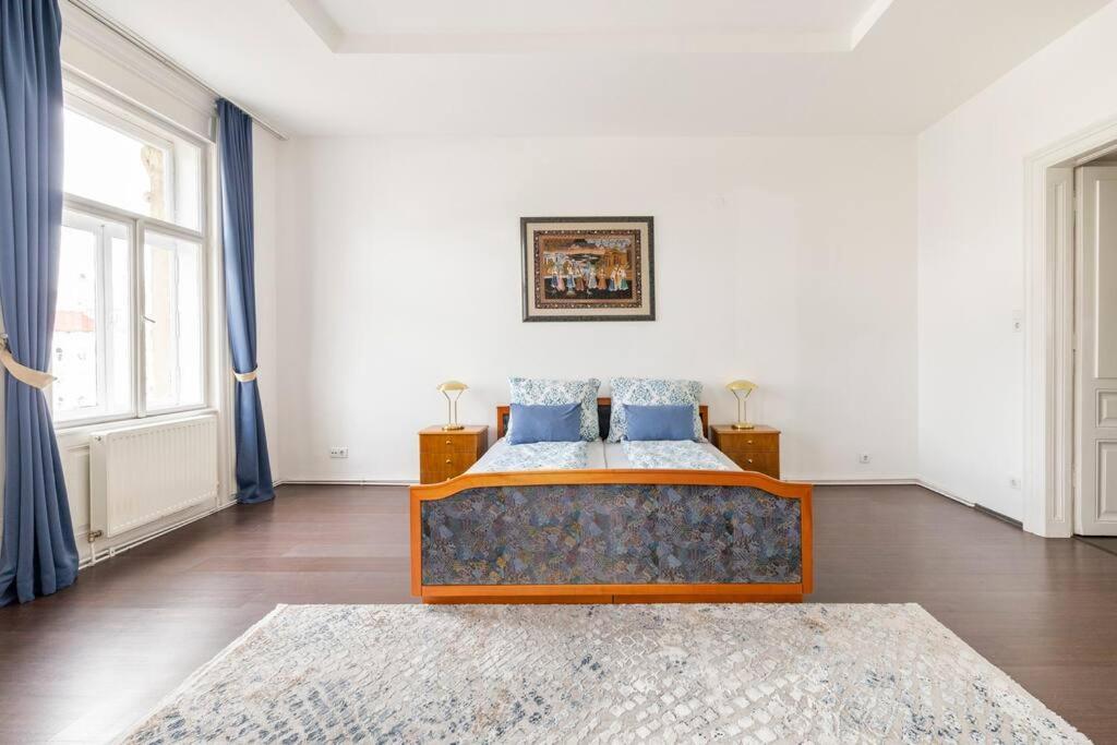 Charming Spacious Apartment Вена Экстерьер фото