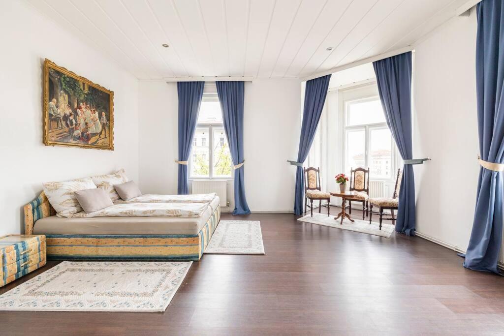 Charming Spacious Apartment Вена Экстерьер фото